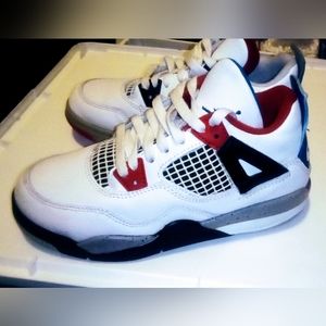 🌞⛱️🏝️😊❤️🔥🌹🍄🌻 SUMMER SALE!!! Boy's Retro Jordan 4 Athletic Shoes Size 13C